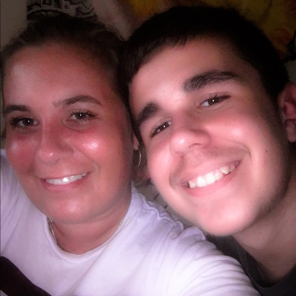 Meet your Posher, Sara - Picture 3 of 4